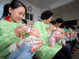 कम बच्चे पैदा होने से घबराया चीन, महिलाओं को बोला ज्यादा बच्चे पैदा करने को&nbsp;