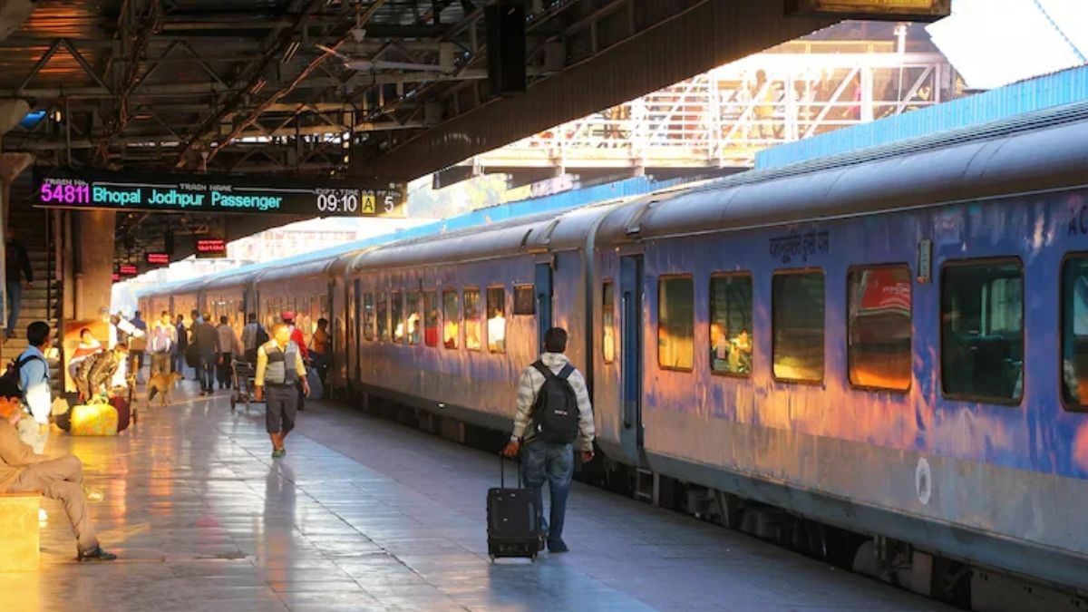 Indian Railways: ट्रेन में कितना किलो सामान Free में ले जा सकते हैं? जानिए स्लीपर से लेकर AC कोच तक कितनी है लिमिट