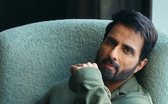 Sonu Sood Takes A Jibe At People Queuing Up To Buy iPhone 18 In India