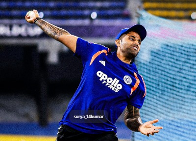 T20 WC 2026; IND vs PAK: महामुकाबले से पहले एक्शन मोड में कप्तान सूर्या, उस्मान तारिक के एक्शन में की गेंदबाजी, वीडियो वायरल