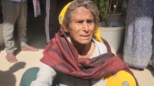 डीग: न्याय की आस लिए कलेक्ट्रर के पास आई बुजुर्ग महिला की बिगड़ी तबीयत, पेंशन और जमीन विवाद का मामला