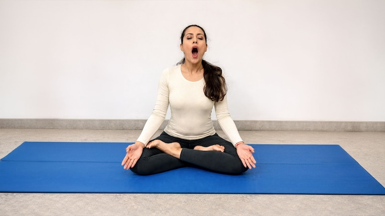 Bhujangikaran Pranayama Benefits: पेट की समस्या और कफ से राहत दिलाए ये असरदार योग अभ्यास