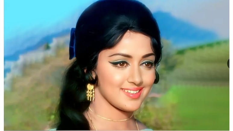 Hema Malini Mother 8 Photos: हेमा मालिनी की मां की 8 तस्वीरें, वो ना होतीं तो बेटी कभी न बन पातीं ड्रीमगर्ल, नहीं बनाना चाहती थीं धर्मेंद्र को दामाद