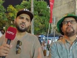 'बाबर आजम को जहर खा लेना चाहिए', इंडिया से मिली हार पर फूटा फैंस का गुस्सा, एक ने कहा- 'ये कोई किंग है?'