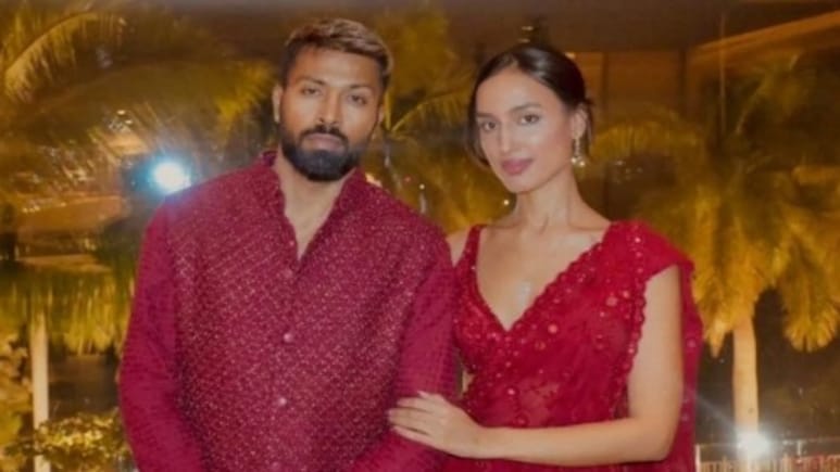 अपनी 'प्रिंसेस' के साथ बर्थडे पर रोमांटिक हुए हार्दिक पांड्या, गर्लफ्रेंड संग बीच पर किया रोमांस, लोग बोले- परफेक्ट कपल