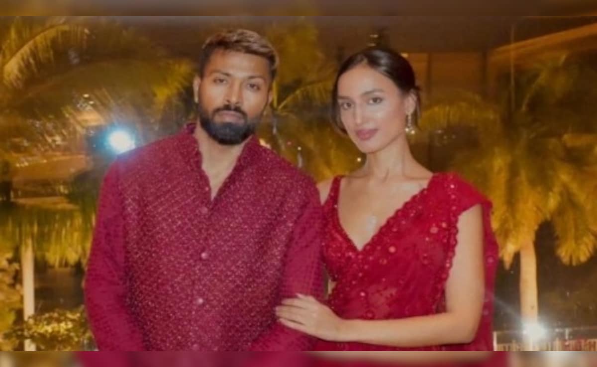 अपनी 'प्रिंसेस' के साथ बर्थडे पर रोमांटिक हुए हार्दिक पांड्या, गर्लफ्रेंड संग बीच पर किया रोमांस