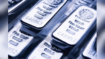 Silver Extends Plunge, Wiping Out Gains in Very Volatile Market