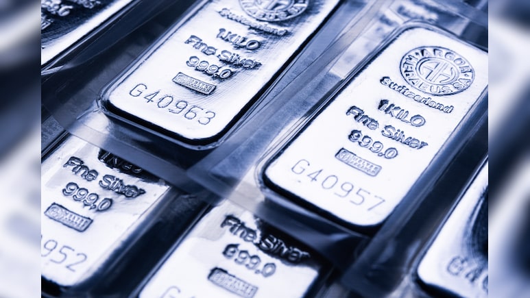Silver Extends Plunge, Wiping Out Gains in Very Volatile Market