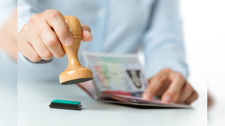 अमेरिका जाने वाले Indian Students को झटका, वीजा में 69% की भारी गिरावट, जानें क्या है असली वजह