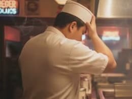 Cook Kills Himself By Plunging Head Into Hot Deep Fryer At Olive Garden Restaurant