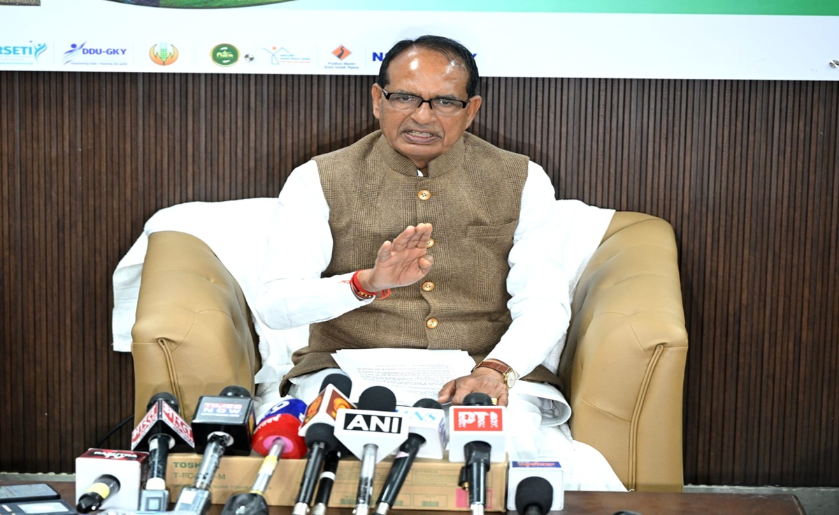 Union Budget 2026: ग्रामीण विकास बजट में 21% की वृद्धि; शिवराज सिंह ने कहा- SHE मार्ट से उद्यमी बनेंगी बहनें