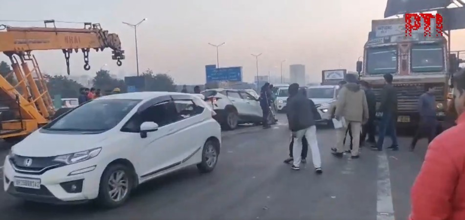 दिल्ली-मेरठ एक्सप्रेसवे पर ट्रक से टकराई कार, महिला की मौत, लगा भारी ट्रैफिक जाम