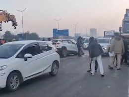 दिल्ली-मेरठ एक्सप्रेस-वे पर खौफनाक टक्कर, कंटेनर से टकराई कार, दो महिलाओं की मौत