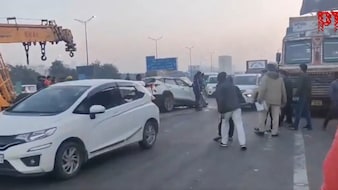 इतना खौफनाक हादसा, ट्रक में पीछे से घुसी कार, दिल्ली-मेरठ एक्सप्रेसवे में 2 महिलाओं की मौत, तीन गंभीर