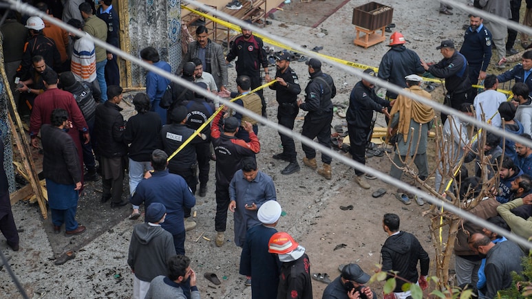 पहले गोलियों की आवाजें, फिर जोरदार धमाका... इस्लामाबाद की शिया मस्जिद में सुसाइड अटैक की एक-एक डिटेल, 65 से ज्यादा मौतें