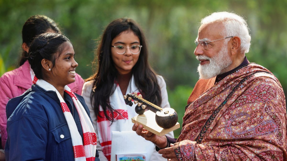 परीक्षा पे चर्चा: बोर्ड परीक्षाओं से पहले छात्रों की हर उलझन सुलझा देंगे पीएम मोदी के ये 10 टिप्स