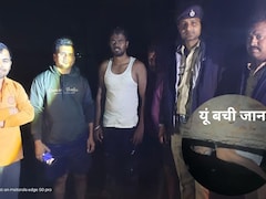 महाराष्ट्र: चलती ट्रेन से गिरा शख्स, फिर एक खंभे के कारण हो गया चमत्कार