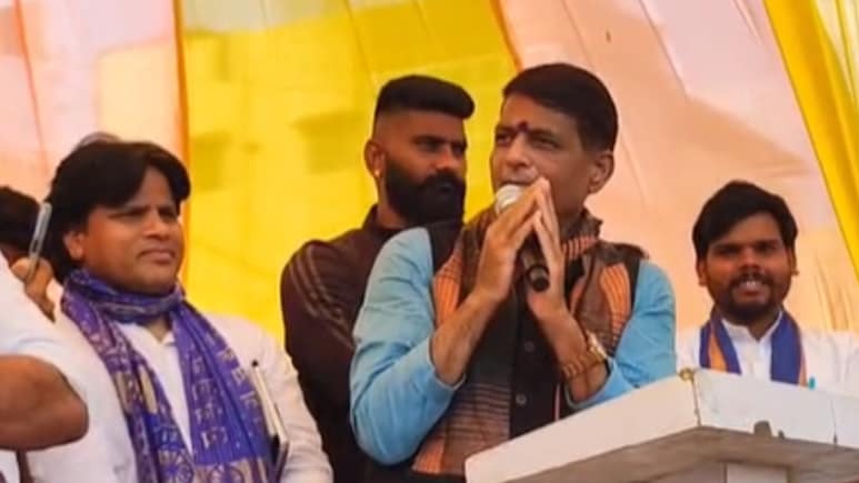 'कुछ संत महिलाओं को एंजॉयमेंट की वस्तु मानते हैं', 'रावण' की पार्टी के नेता दामोदर बोले, धीरेंद्र शास्त्री पर कही यह बात