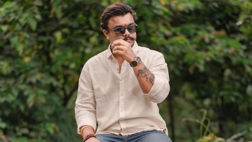 Beed News : संतोष देशमुख हत्या प्रकरणात नवीन ट्विस्ट; वाल्मिक कराडच्या मुलाच्या एका पोस्टने राजकारण तापले