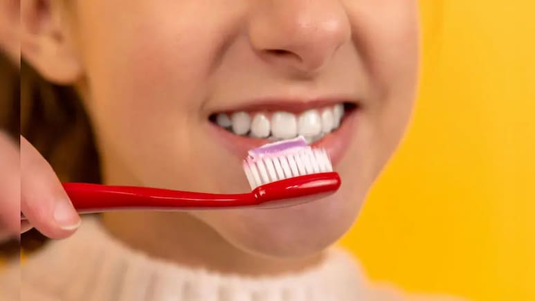 7 Habits That Are Damaging Your Oral Health, According To US Dentist