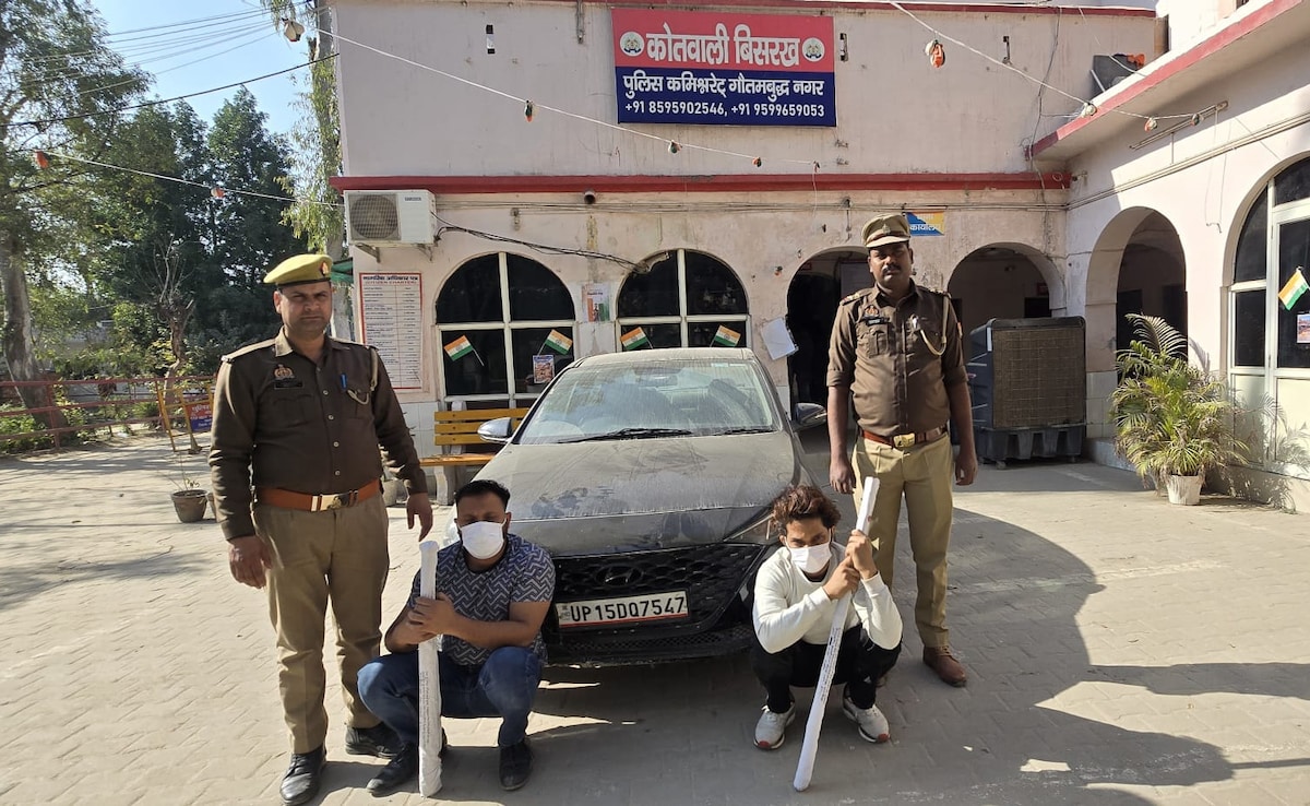 नोएडा में हॉर्न बजाने पर विवाद, युवक-युवतियों को बेसबॉल बैट से बेरहमी से पीटा; 2 गिरफ्तार