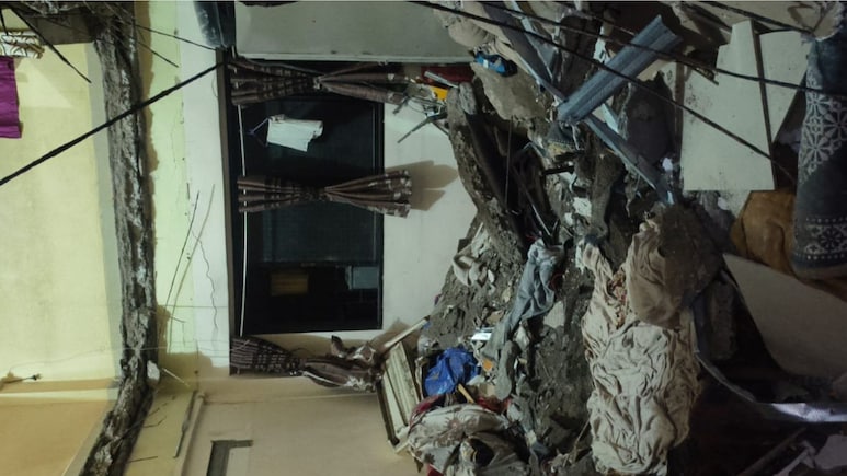 Thane News: साखरझोपेत असतानाच अनर्थ घडला, स्लॅब कोसळून मोठी दुर्घटना, ठाण्यातील धक्कादायक घटना