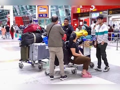 गल्फ के आसमान में 'तालाबंदी' से विमानों की रफ्तार थमी, हवाई अड्डों पर फंसे हजारों यात्री