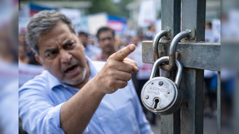 Private School: छत्तीसगढ़ में वार्षिक परीक्षा को लेकर नए आदेश पर बवाल, प्राइवेट स्कूलों ने दी तालाबंदी की चेतावनी