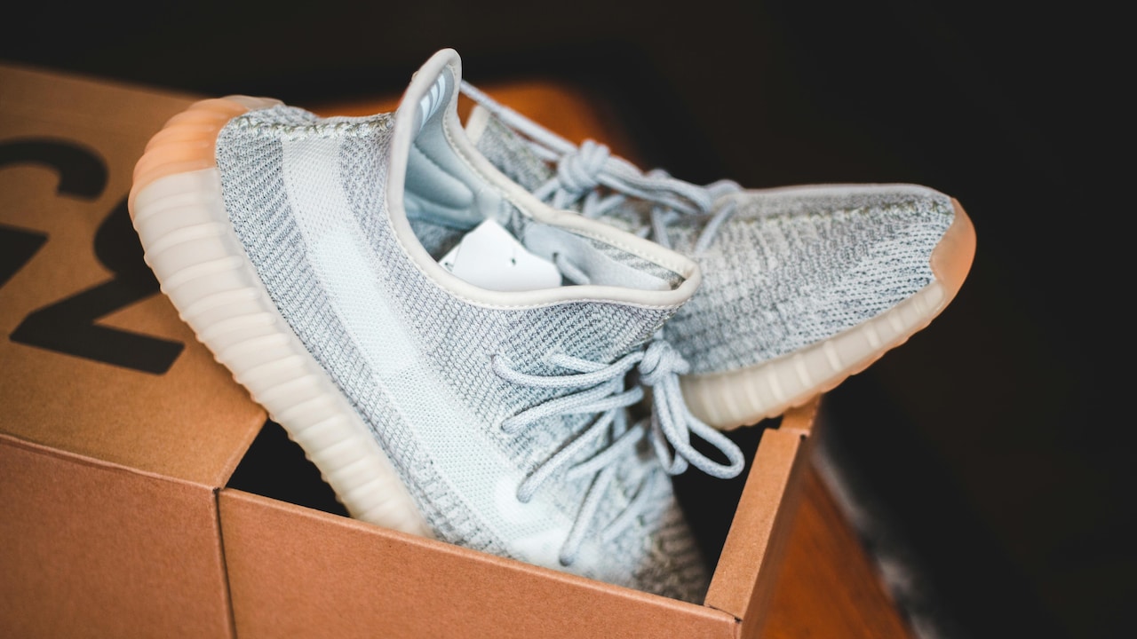 Best Shoes to Wear With Wide-Leg Trousers for Every Trouser Length