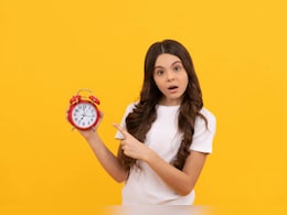 आखिर घड़ी की सुइयां हमेशा दाहिने तरफ ही क्यों घूमती हैं? बाईं तरफ क्यों नहीं