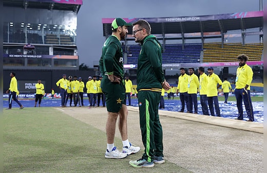 PAK vs NZ: बिना कोई गेंद फेंके बारिश की वजह से मैच हुआ रद्द, एक-एक अंक से करना पड़ा दोनों टीमों को संतोष
