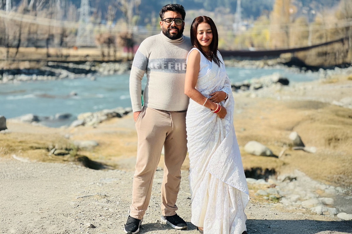 Vada Pav Girl's Husband Asks Media To Meet Him Amid Cheating Allegations