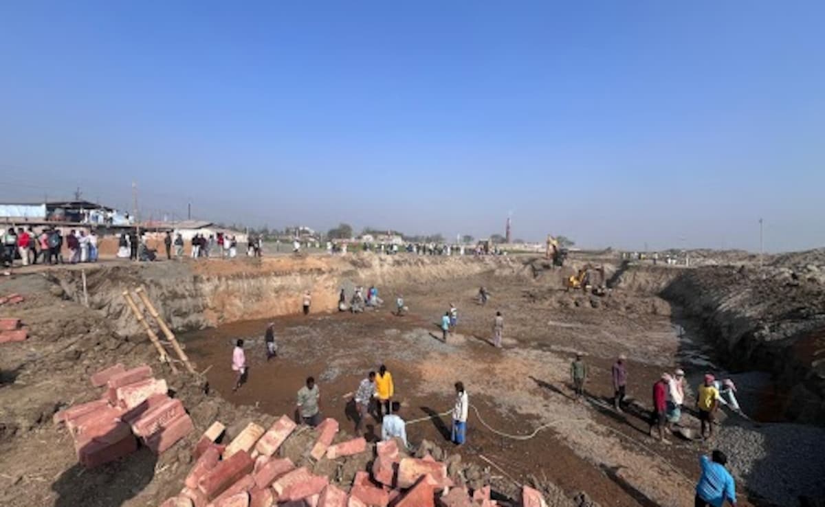 Work Begins On Ex-Trinamool MLA Humayun Kabir's Babri Masjid Replica