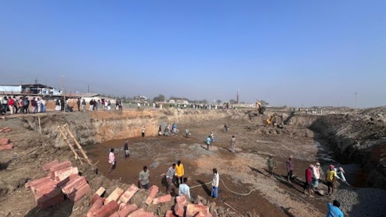 Work Begins On Ex-Trinamool MLA Humayun Kabir's Babri Masjid Replica