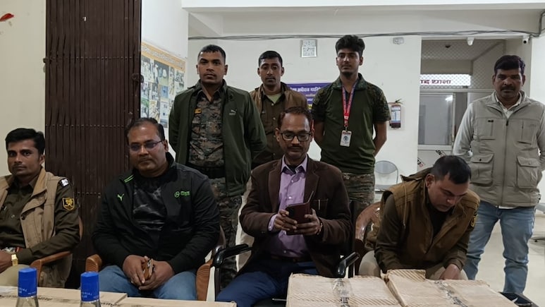 होली से पहले शराब माफियाओं पर बड़ी कार्रवाई, 10 लाख से ज्यादा की विदेशी शराब जब्त