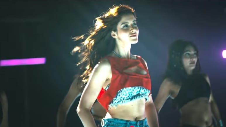 Aankhein Chaar Song: एक मगरमच्छ, दो आशिक और खूनी लव ट्रायंगल, पुराने गाने में शनाया कपूर ने लगाया हिप-हॉप का तड़का