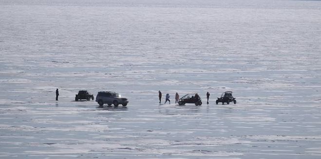 रूस के बैकाल झील पर कार सवार कई चीनी पर्यटकों की मौत, बर्फ धंसने से हुआ हादसा