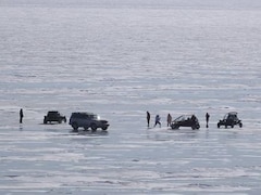 रूस के बैकाल झील पर कार सवार कई चीनी पर्यटकों की मौत, बर्फ धंसने से हुआ हादसा
