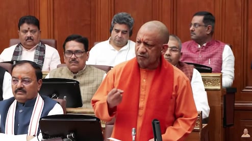 'कर्फ्यू से कानून, उपद्रव से उत्सव'-  योगी ने गिनाईं अपनी सरकार की उपलब्धियां