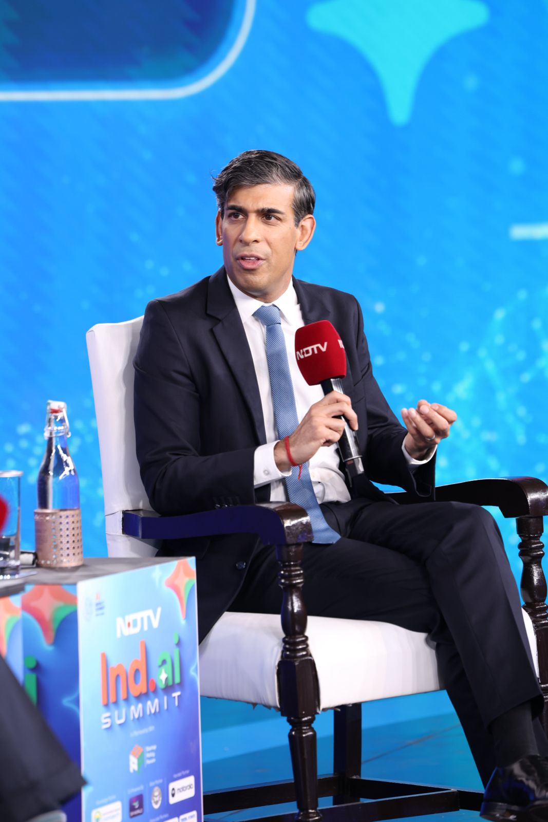 Should You Be Polite To AI? What Rishi Sunak Said And The Science Behind It