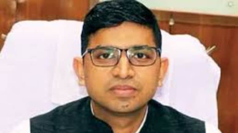 इंदौर नगर निगम आयुक्त के नाम से साइबर ठगी का प्रयास, रिश्तेदारों से मांगे 50 हजार, जांच शुरू &nbsp;&nbsp;