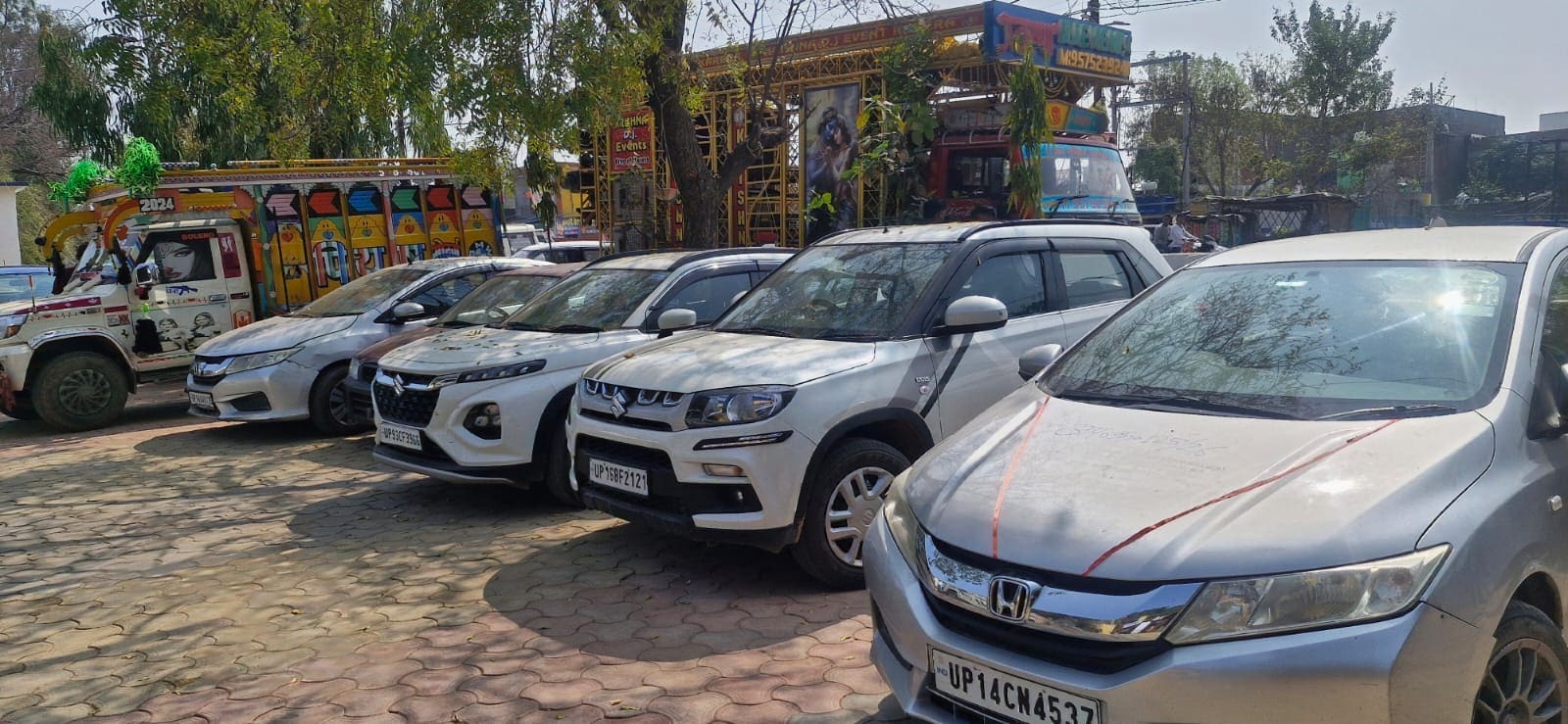 Cyber fraud gang busted: पकड़ी गईं कार Cyber fraud gang busted: पकड़ी गईं कार