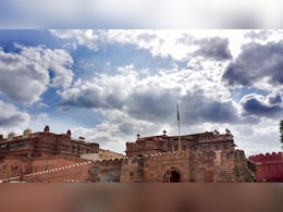 Weather Alert: राजस्&zwj;थान में झमाझम बार&zwj;िश के साथ ओलावृष्&zwj;ट&zwj;ि का अलर्ट, मौसम व&zwj;िभाग की नई भव&zwj;िष्&zwj;यवाणी&nbsp;