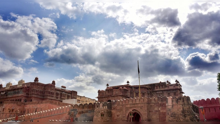 Weather Alert: राजस्&zwj;थान में झमाझम बार&zwj;िश के साथ ओलावृष्&zwj;ट&zwj;ि का अलर्ट, मौसम व&zwj;िभाग की नई भव&zwj;िष्&zwj;यवाणी&nbsp;