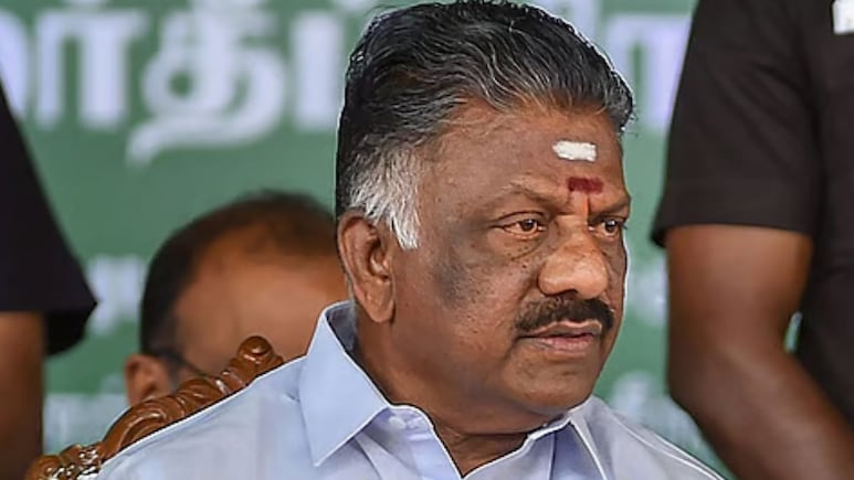 तमिलनाडु में चुनाव से पहले बड़ा राजनीतिक उलटफेर, AIADMK से निकाले गए OPS आज DMK में हुए शामिल