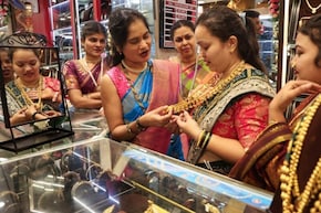 Gold-Silver Price Update: एक ही दिन में 8,700 रुपये उछली चांदी, सोने ने भी दिखाई रॉकेट वाली रफ्तार