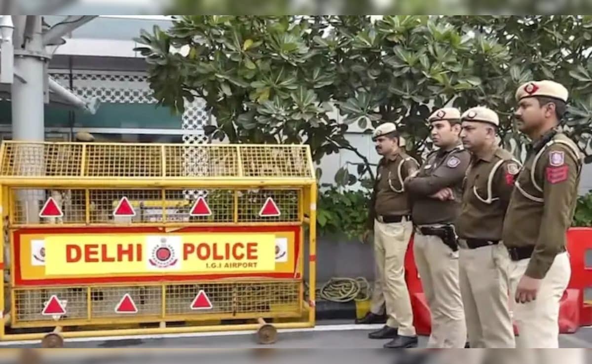 दिल्ली के नांगलोई में दर्दनाक हादसा, अचार की फैक्ट्री में दम घुटने से पिता-पुत्र की मौत 