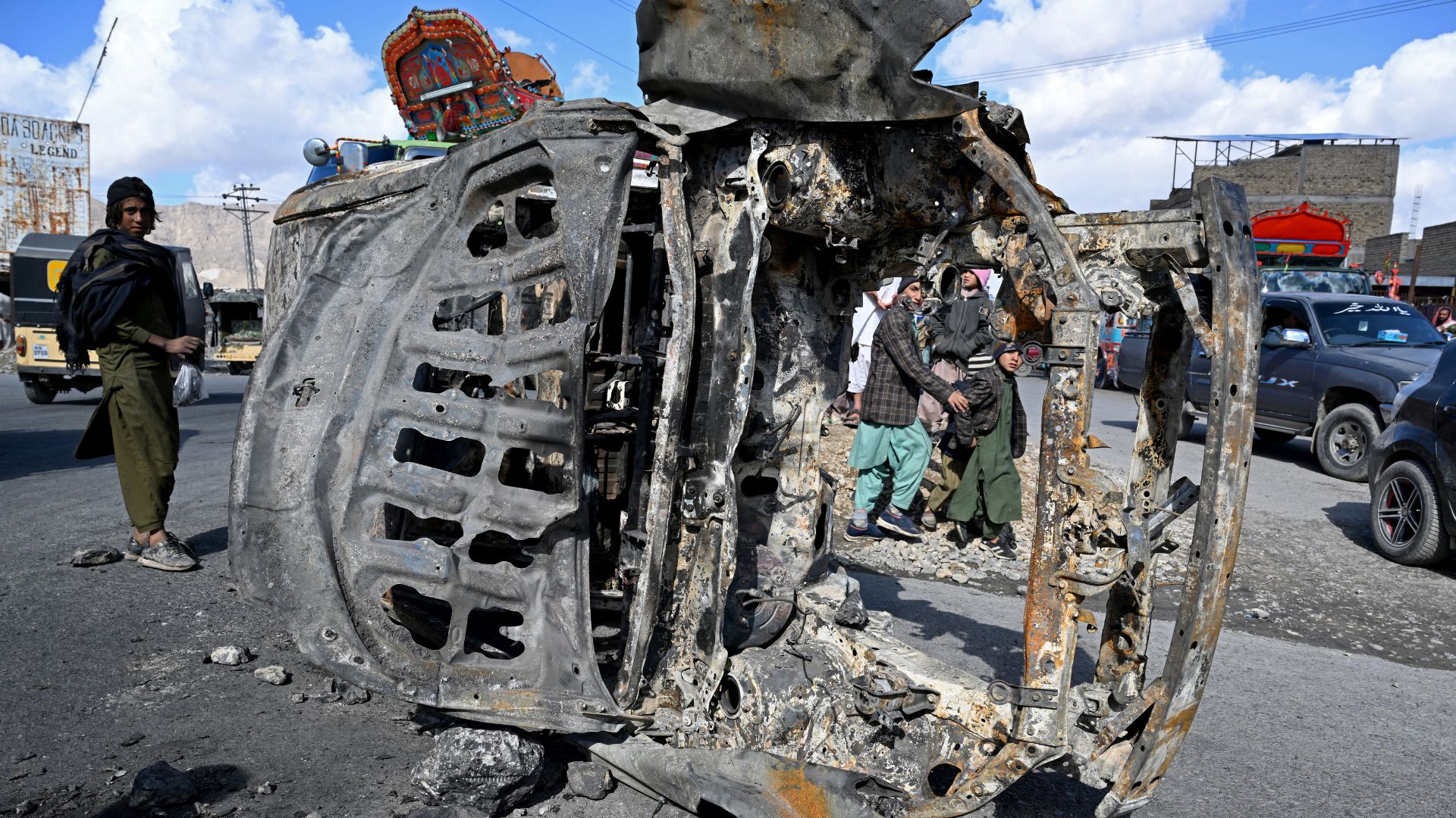 बलूचों की महिला फिदायिनों से थर-थर कांप रही पाकिस्तानी फौज, 40 घंटे बाद भी हमले जारी- मुनीर के 200 सैनिक मरे