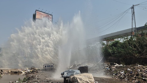 Mumbai News: Water Pipeline Burst In Bandra Sends Water Jet Approximately 50 Feet High | Watch Video