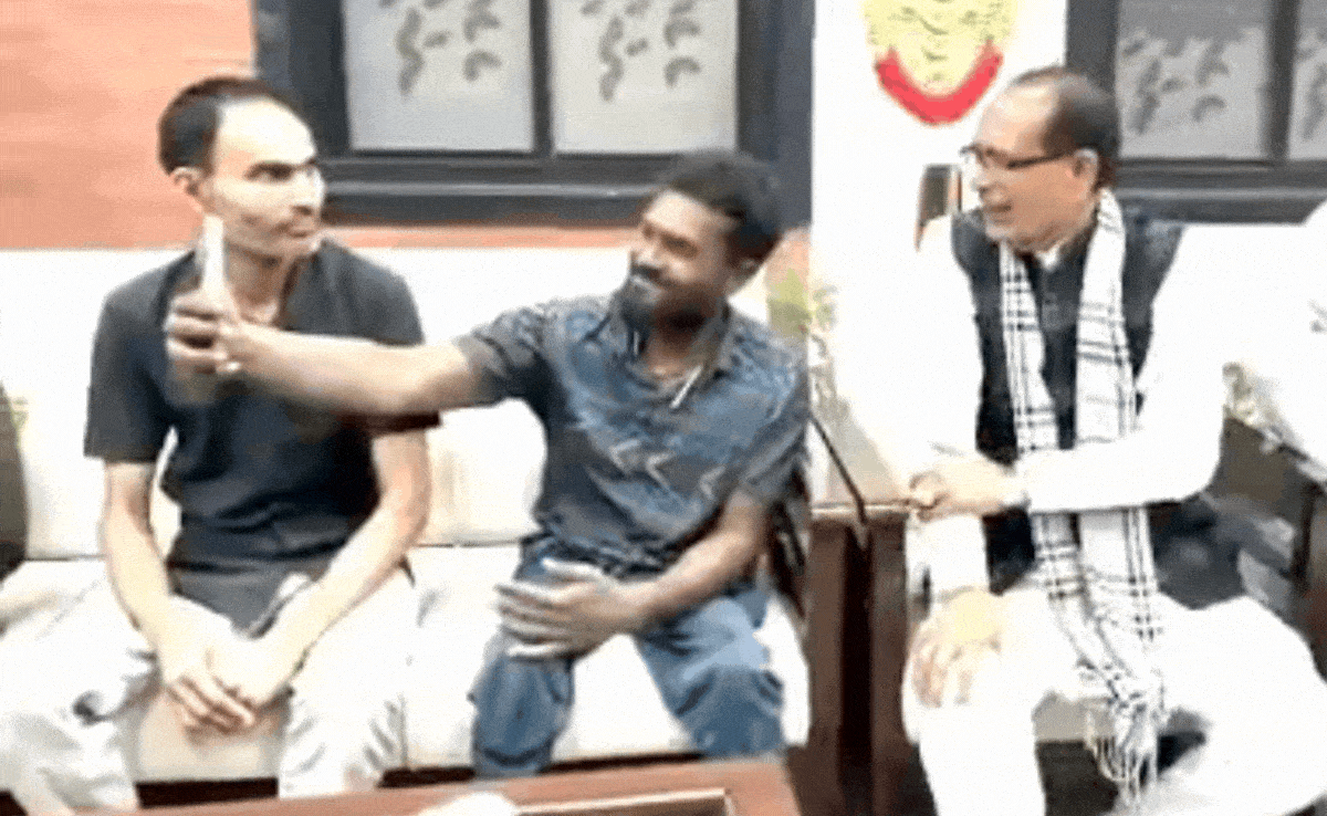 VIDEO: रास्ते से सीधे शिवराज के घर पहुंचे दिव्यांग, फिर हो गया कमाल, दिल छू लेगा 'मामा' का यह वायरल वीडियो